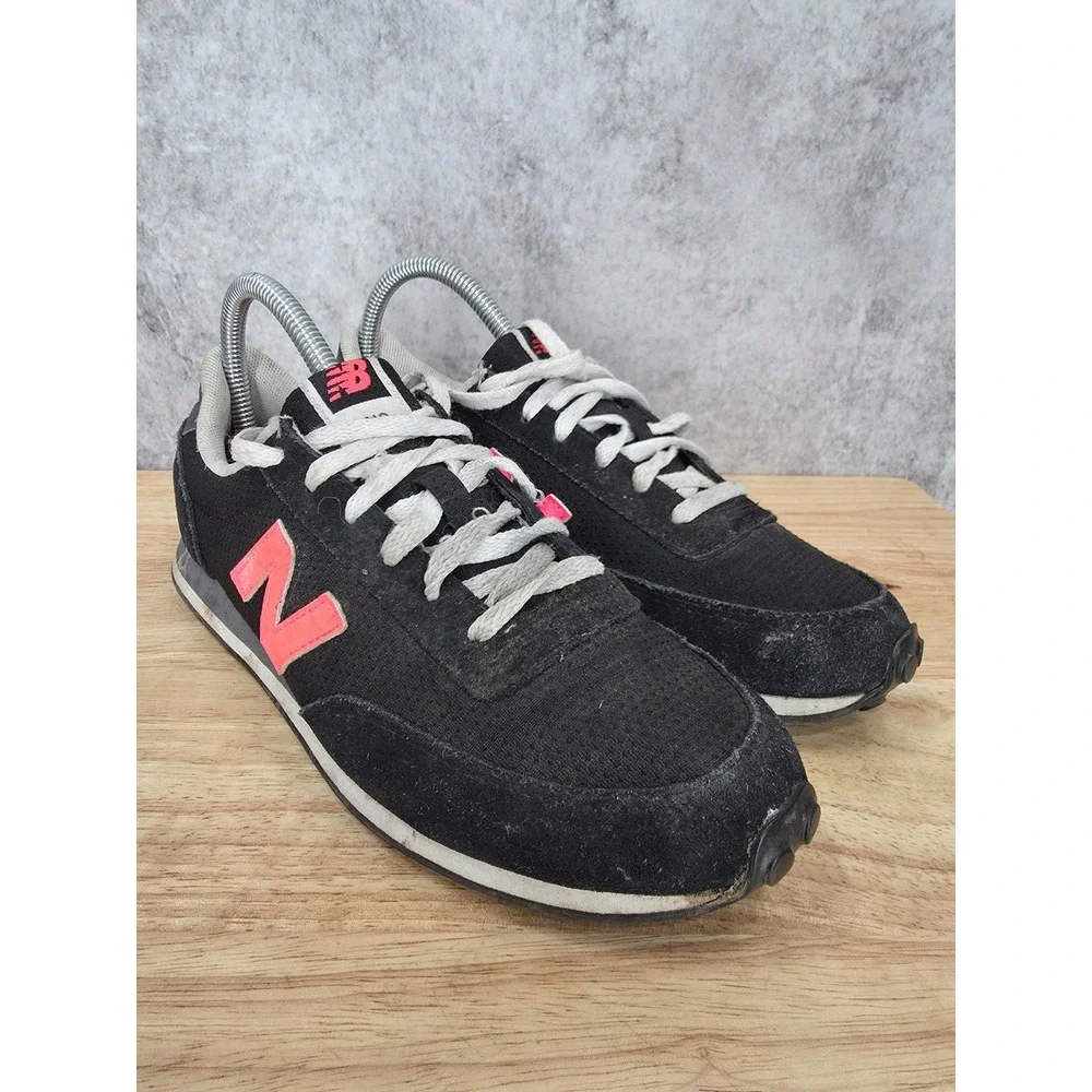 New Balance 410 Running Shoes Womens 8 B Black Pink Suede Sneakers WL410WBA